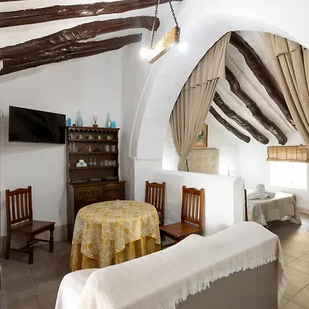Molino De Lucero, * Теба